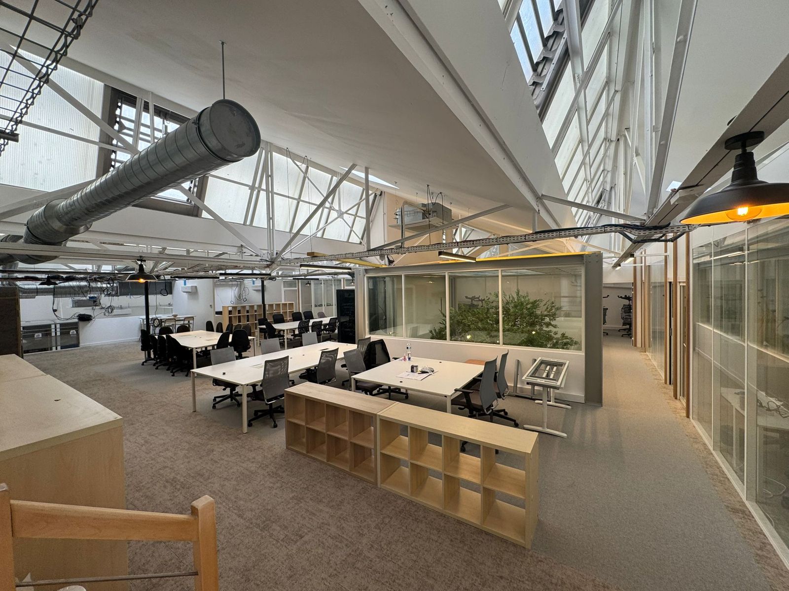 Plateau de bureaux sous verrière avec structure métallique vitrée, Greenspace Paris 11e